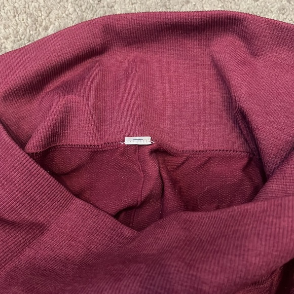 Lululemon ombré berry capri legging size 4 - Picture 4 of 5